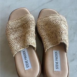 Never worn size 6 Steve Madden sandals